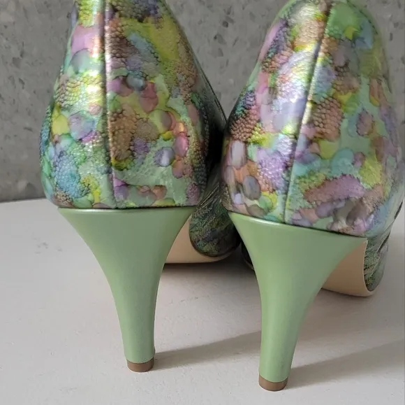 Beautiful iridescent cut out leather Japanese pumps, 7M never worn