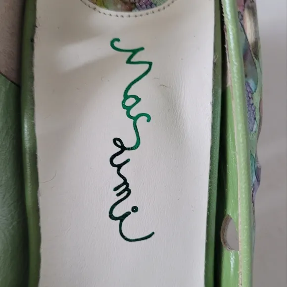 Beautiful iridescent cut out leather Japanese pumps, 7M never worn