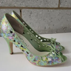 Beautiful iridescent cut out leather Japanese pumps, 7M never worn