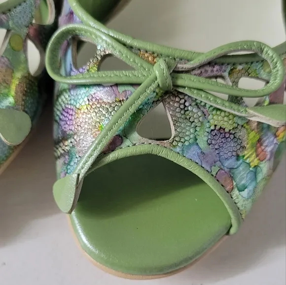 Beautiful iridescent cut out leather Japanese pumps, 7M never worn