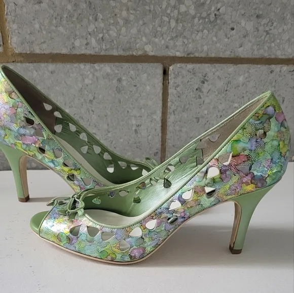 Beautiful iridescent cut out leather Japanese pumps, 7M never worn