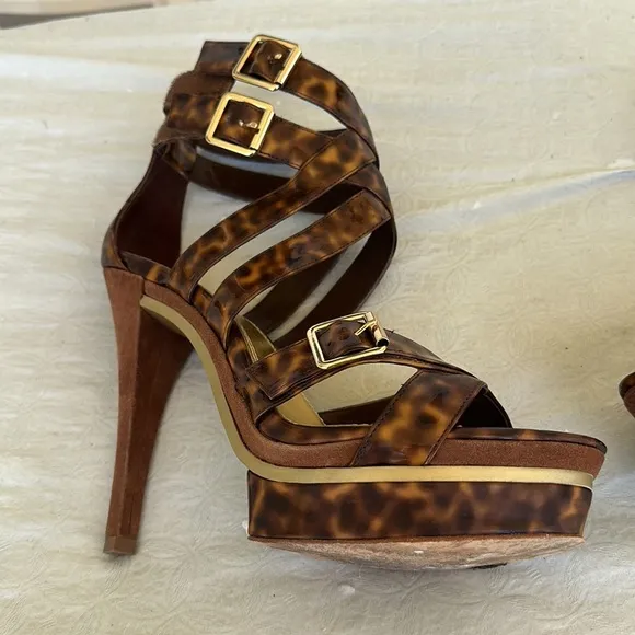 BeBe shoes with platform and Swede brown leather on the heels
