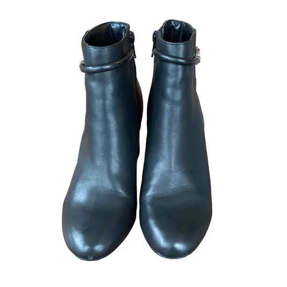Bella Vita women’s leather Diaz black ankle boots size 9