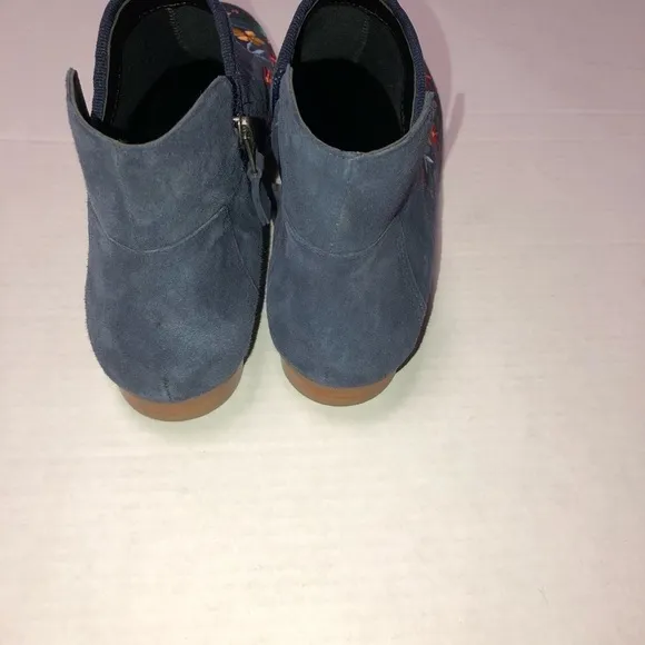 𝅺Bernardo Francine blue suede floral boots 9.5