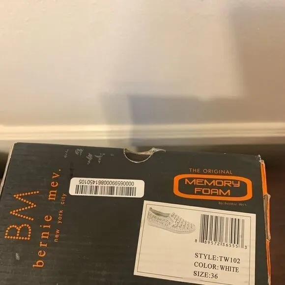 Bernie mev soft leather upper/ lining cushioned footbed slip on sneaker size 36