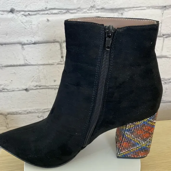 Betsey Johnson Kassie Black Suede Ankle Boots size 8