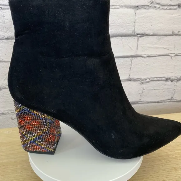 Betsey Johnson Kassie Black Suede Ankle Boots size 8