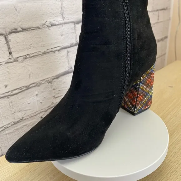 Betsey Johnson Kassie Black Suede Ankle Boots size 8