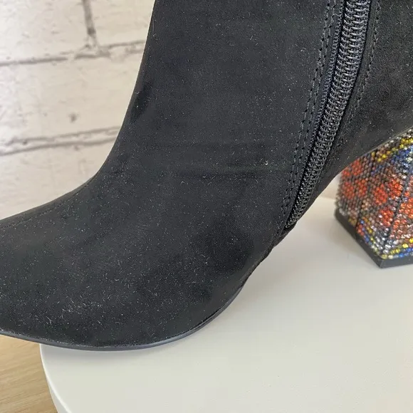 Betsey Johnson Kassie Black Suede Ankle Boots size 8
