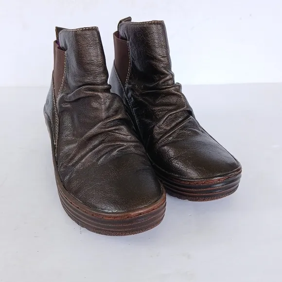 Bionica Leather Wedge Ankle Boots Size 6