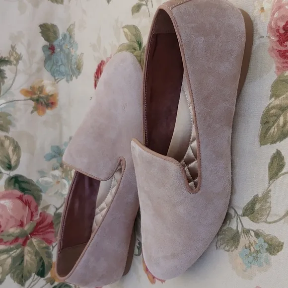 Birdies Women's Luxury Loafer Shoe Flats in Latte Suede size 8.5