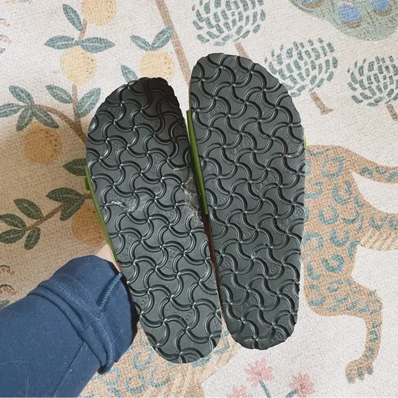 Birkenstock Ibiza Leaf Green Patent Birko-Flor Double Strap Buckle Sandals 6/6.5