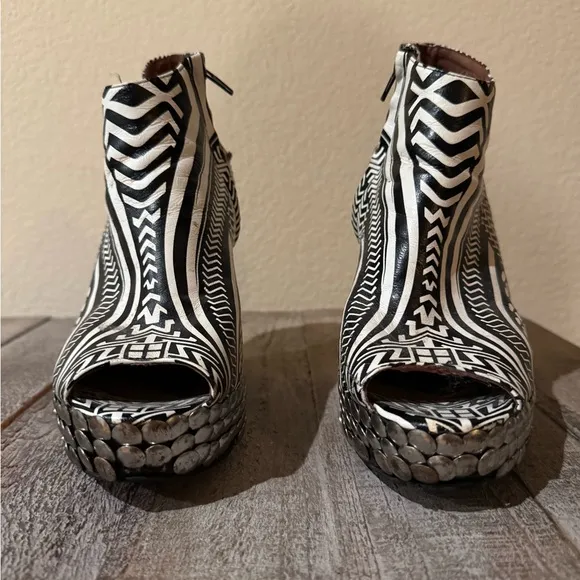 Black and White Geometric Women's Shoes