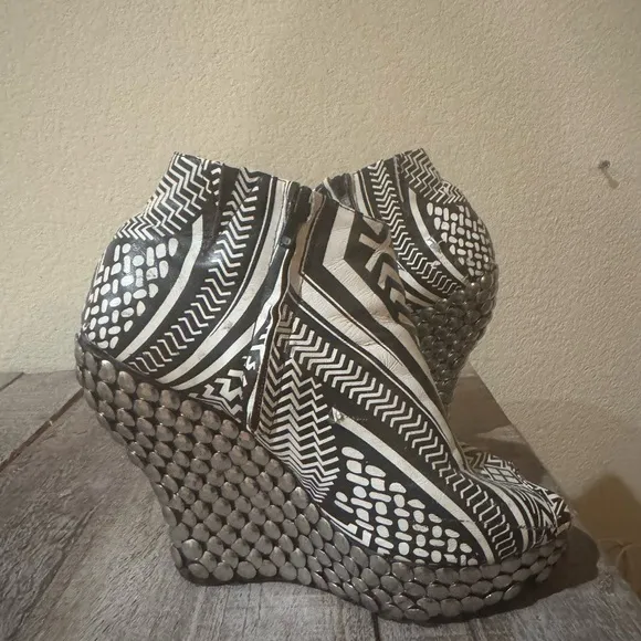 Black and White Geometric Women's Shoes