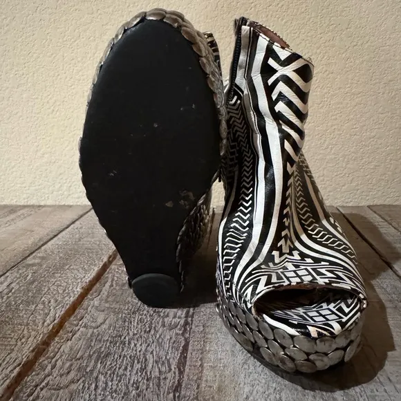 Black and White Geometric Women's Shoes