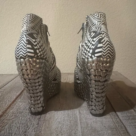 Black and White Geometric Women's Shoes
