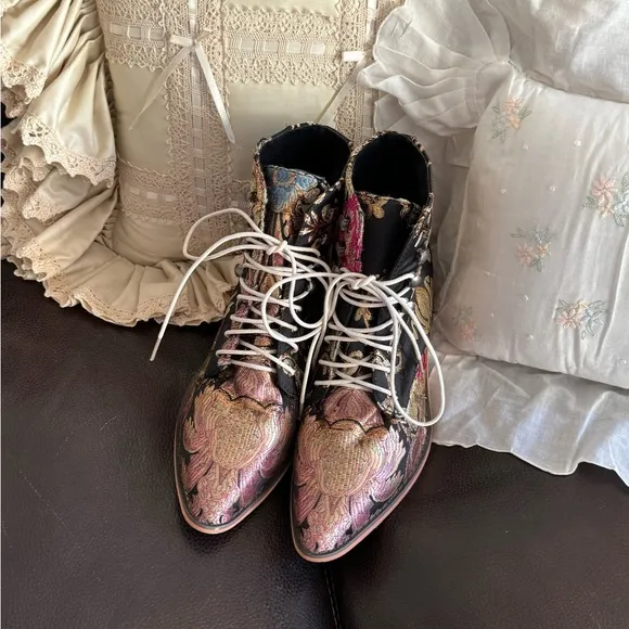 Black Floral Lace Up Ankle Boots Purchased From Amazon Size 42 Fits Like A Sz 10