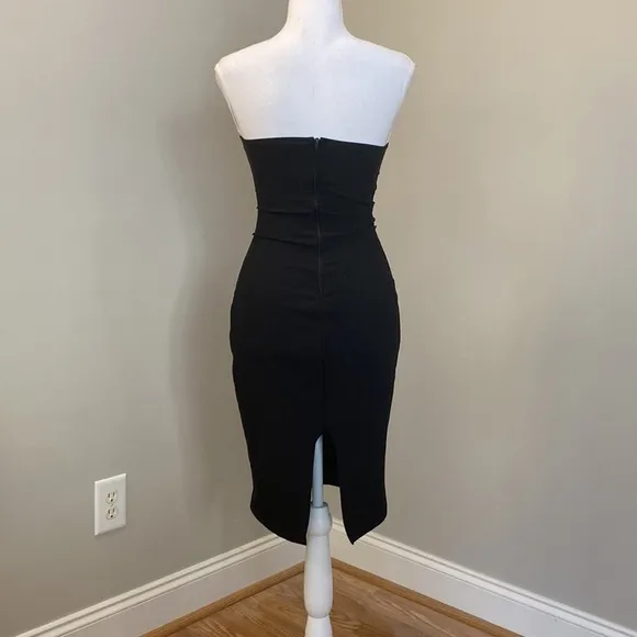 Black Strapless Fitted Cocktail Dress​