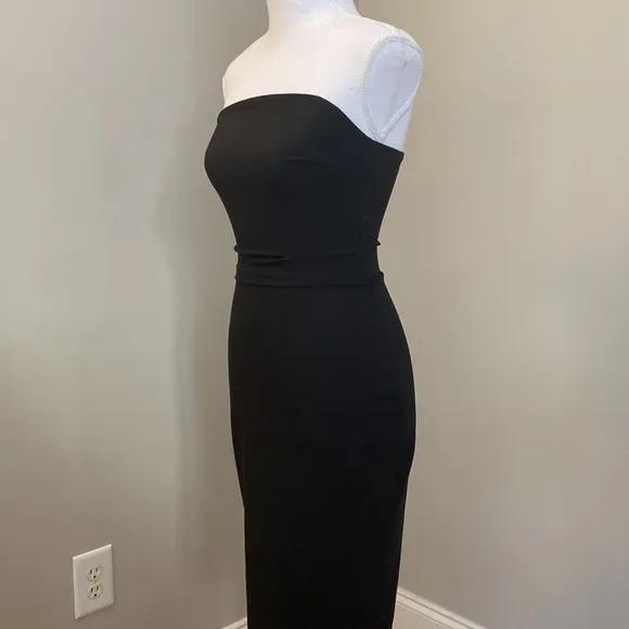 Black Strapless Fitted Cocktail Dress​