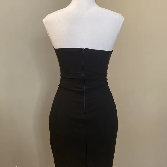 Black Strapless Fitted Cocktail Dress​