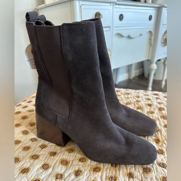Blondo Selena Waterproof Brown Suede Ankle Boots Size 9.5 New With Tag