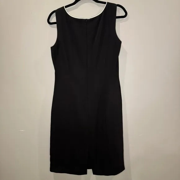 Bloomingdale’s Vintage black sleeveless sheath dress, Size 6, EUC