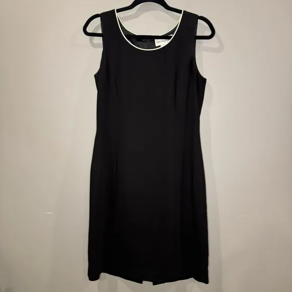 Bloomingdale’s Vintage black sleeveless sheath dress, Size 6, EUC