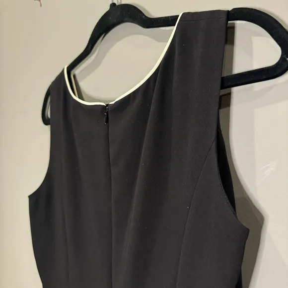 Bloomingdale’s Vintage black sleeveless sheath dress, Size 6, EUC