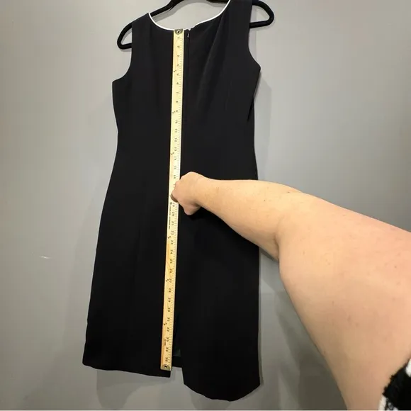 Bloomingdale’s Vintage black sleeveless sheath dress, Size 6, EUC