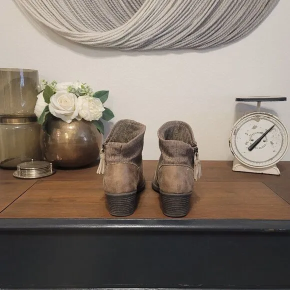 B.O.C. Bendell Taupe Ankle Boots Sz 9.5