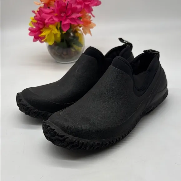 BOGS Black Textured Slip-On Shoes Muck Waterproof Rain Shoes WRB7872