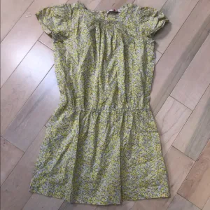 Bonpoint girls thin cotton floral smocked dress 8