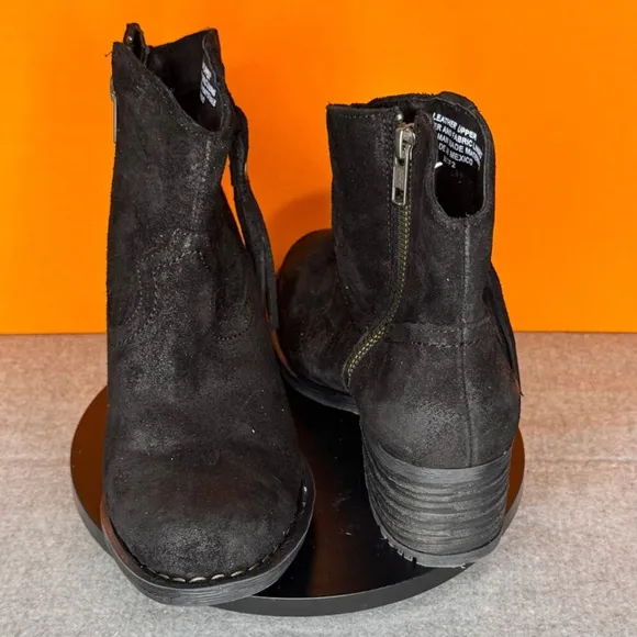 Born Alondra Black Tassle Fringe Distressed Bootie Zip Size 6 EU 36.5
