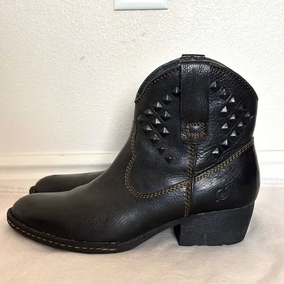 Born Jin Western Style Ankle Boots Size 9.5 Textured Leather