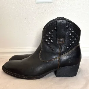 Born Jin Western Style Ankle Boots Size 9.5 Textured Leather