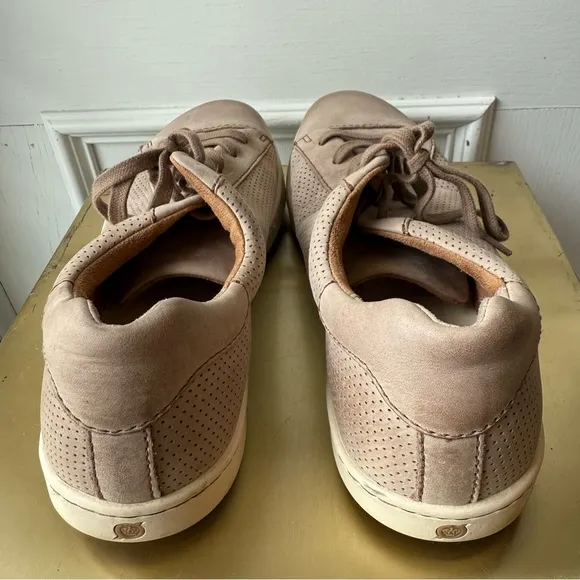 Born Men's Beige Leather Sneakers Size 11M Casual Lace Up Shoes
