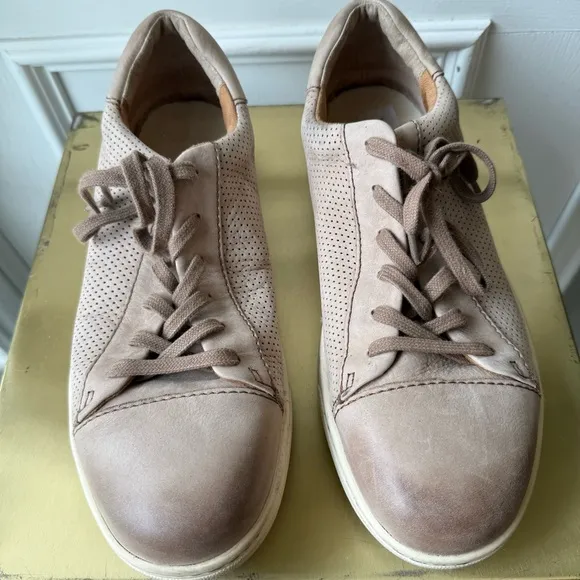 Born Men's Beige Leather Sneakers Size 11M Casual Lace Up Shoes
