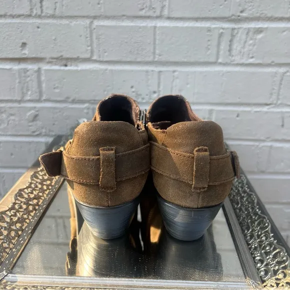 Born Women’s Zowy Suede Ankle boots