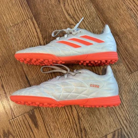 Boy’s Adidas Copa Pure.3 Turf/Indoor Soccer Shoes. Size 5. Excellent/Like New.