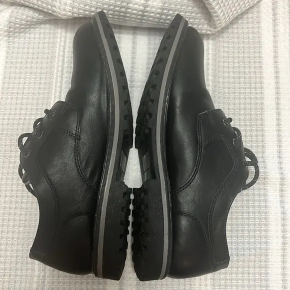 Boy's dressy shoes