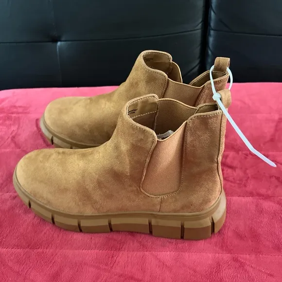BP Women’s brown Chelsea Ninya Lugsole Ankle Combat Boots Nordstrom. NWOT.