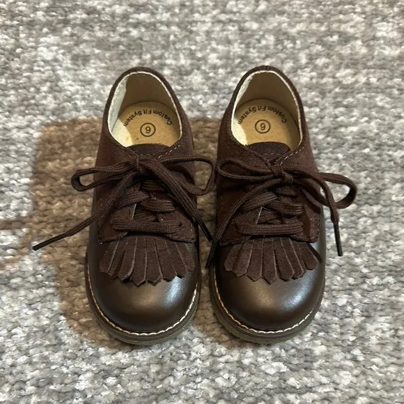 Brand New FootMates Brown classic Oxford Shoes with Fringe Detail size 6