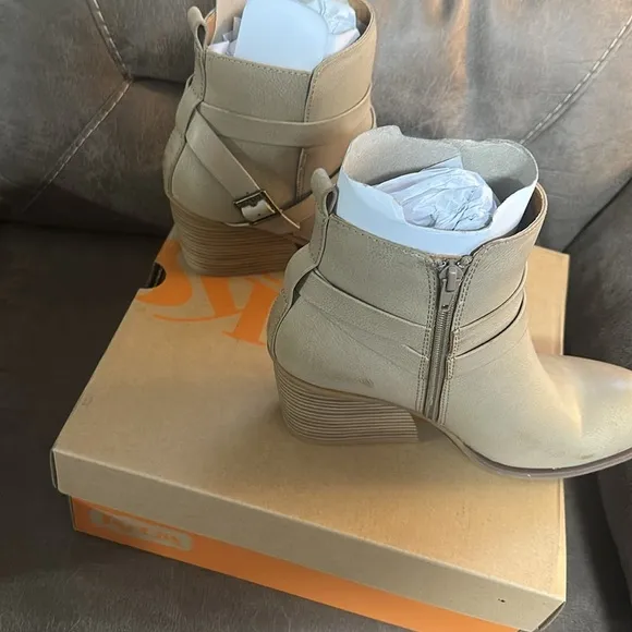 Brand new korks Ankle Boots