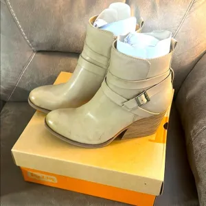 Brand new korks Ankle Boots