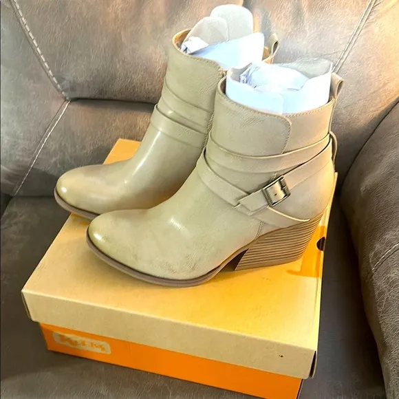 Brand new korks Ankle Boots