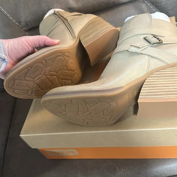 Brand new korks Ankle Boots