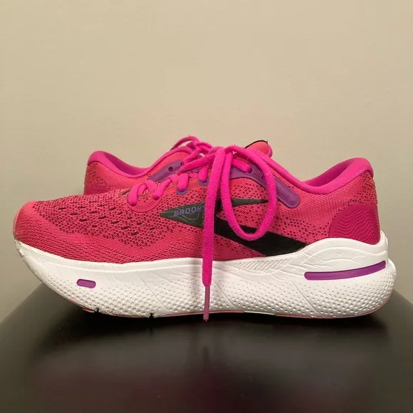Brooks Ghost Max Cushioned Comfort Running Walking Shoes in Pink - Womens Size 7