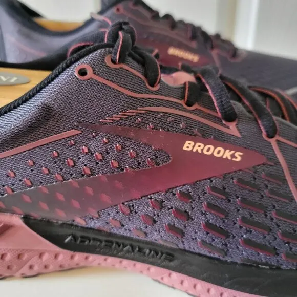 Brooks Women's Adrenaline GTS 21 Running Shoes Size 11