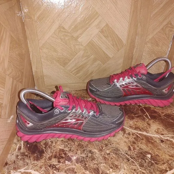 Brooks women's Glycerin 14 running shoes gray size 6.     A174