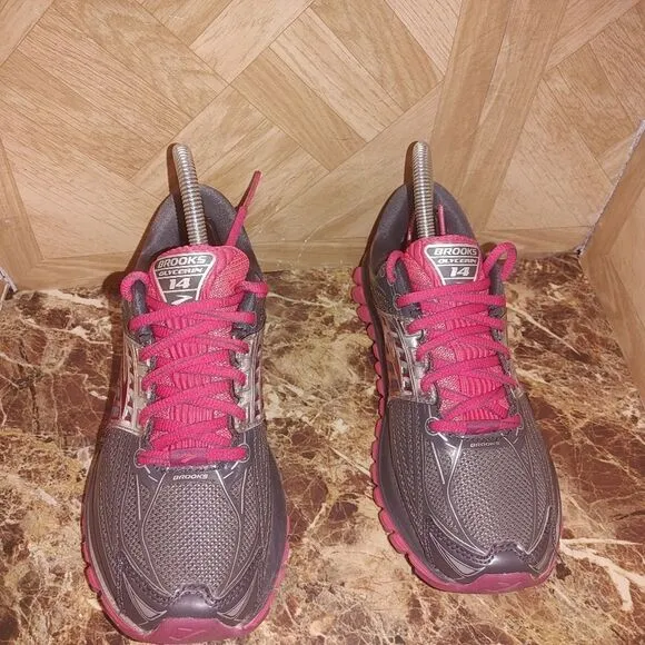 Brooks women's Glycerin 14 running shoes gray size 6.     A174